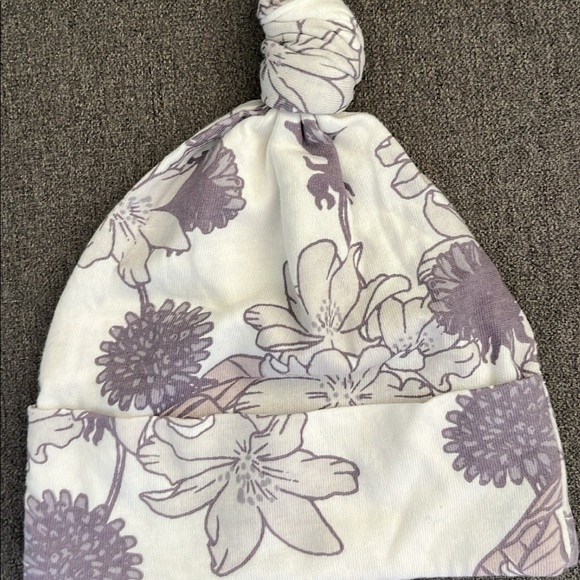 Kate Quinn Retro Floral organic cotton 0-3 months Lavender Sleep Gown and hat - Picture 3 of 3